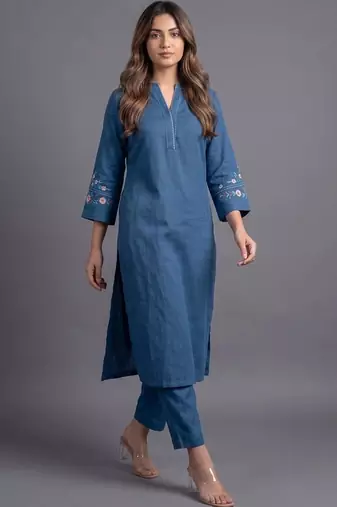 women ethnic motifs embroidered regular thread work kurta with trousers