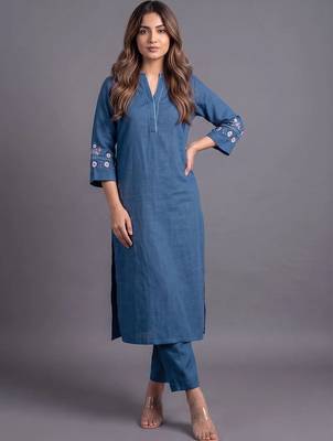 women ethnic motifs embroidered regular thread work kurta with trousers 6