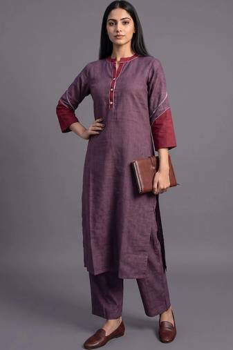 women regular kurta with trousers