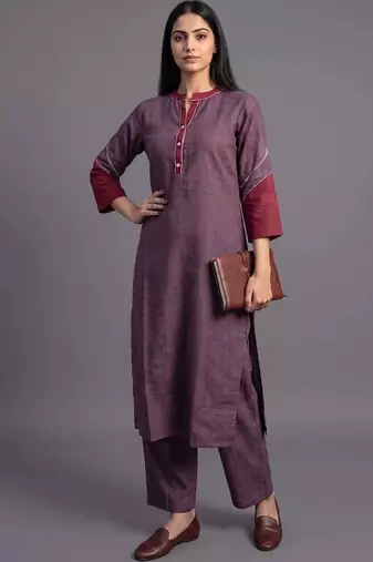 women regular kurta with trousers