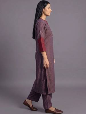 women regular kurta with trousers 2