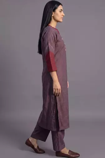 women regular kurta with trousers