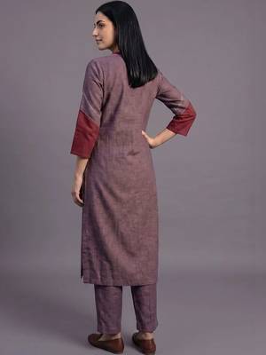 women regular kurta with trousers 3