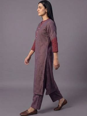 women regular kurta with trousers 5