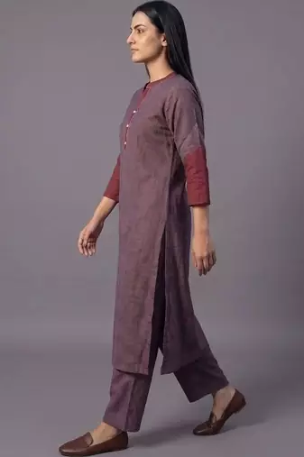 women regular kurta with trousers
