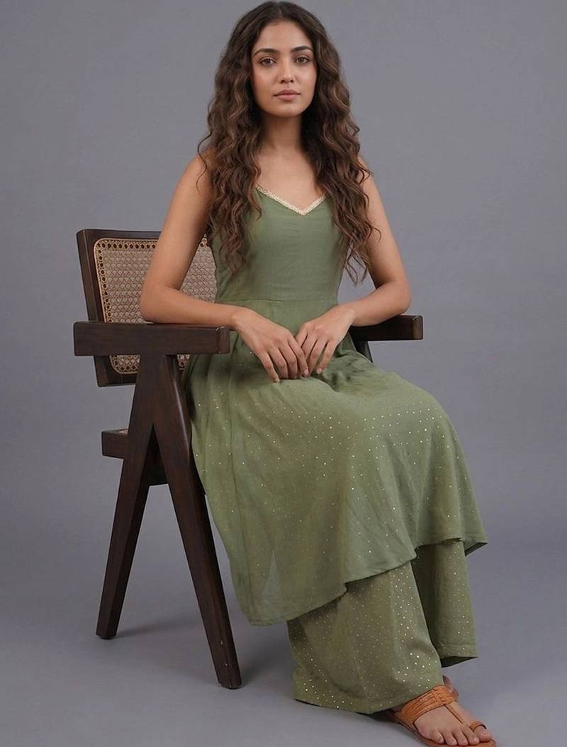 women ethnic motifs printed layered kurta with palazzos & with dupatta