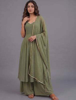 women ethnic motifs printed layered kurta with palazzos & with dupatta 6