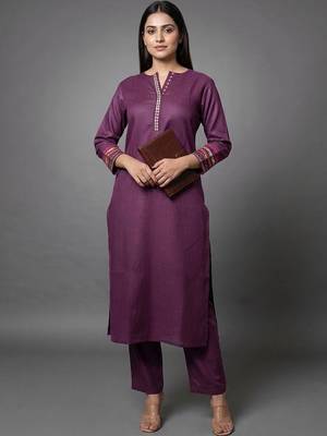 women ethnic motifs regular thread work kurta with trousers 1
