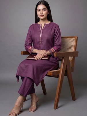 women ethnic motifs regular thread work kurta with trousers 4