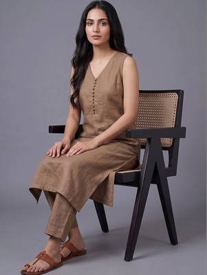 women floral regular kurta with trousers & with dupatta 4
