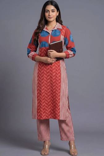 women printed regular kurta with trousers