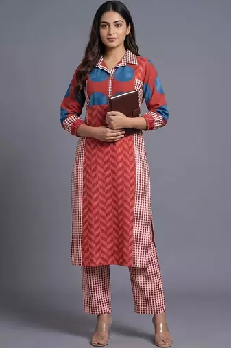 women printed regular kurta with trousers
