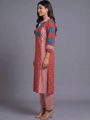 women printed regular kurta with trousers 2