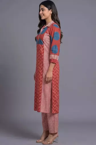 women printed regular kurta with trousers