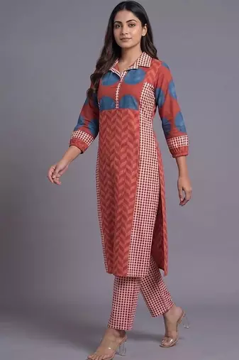 women printed regular kurta with trousers