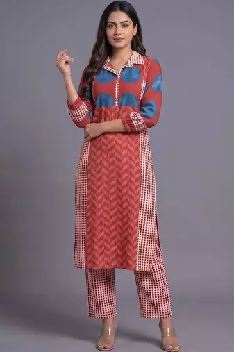women printed regular kurta with trousers