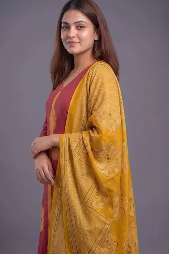 women ethnic motifs printed regular cotton kurta with trousers & with dupatta