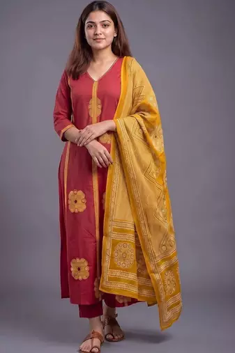 women ethnic motifs printed regular cotton kurta with trousers & with dupatta