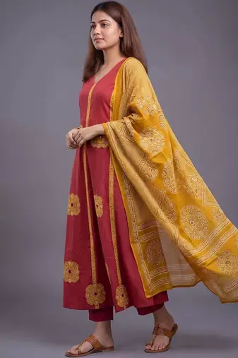 women ethnic motifs printed regular cotton kurta with trousers & with dupatta