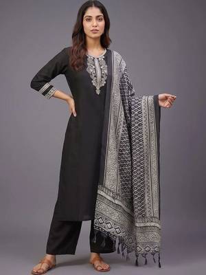 women ethnic motifs embroidered regular thread work kurta with palazzos & with dupatta 2