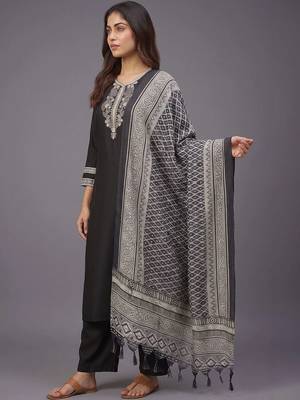 women ethnic motifs embroidered regular thread work kurta with palazzos & with dupatta 3