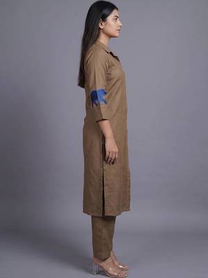 women ethnic motifs embroidered regular thread work kurta with trousers 2