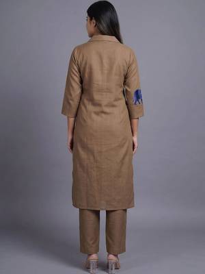 women ethnic motifs embroidered regular thread work kurta with trousers 3