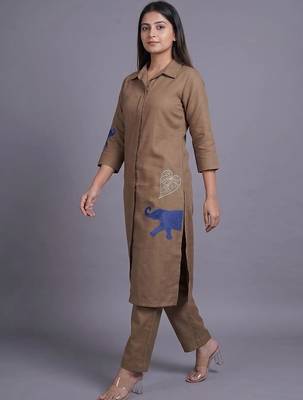 women ethnic motifs embroidered regular thread work kurta with trousers 5