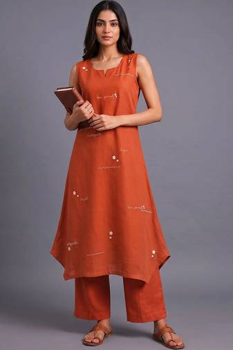 women embroidered regular thread work kurta with trousers