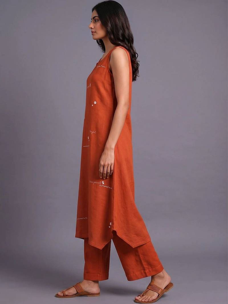 women embroidered regular thread work kurta with trousers