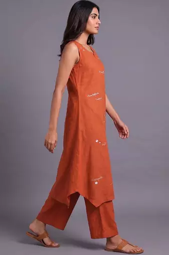 women embroidered regular thread work kurta with trousers