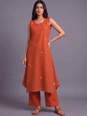 women embroidered regular thread work kurta with trousers 6