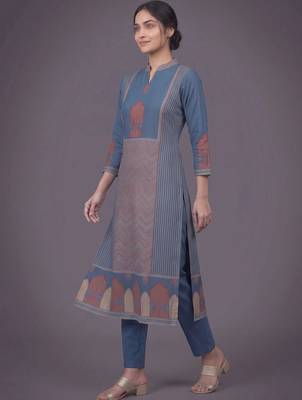 women ethnic motifs printed regular kurta with trousers 2