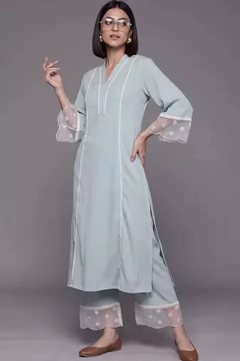 women regular silk crepe kurta with trousers