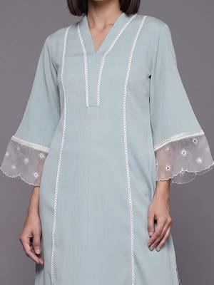 women regular silk crepe kurta with trousers 5