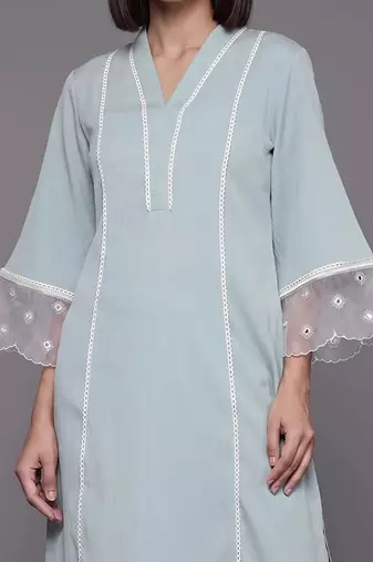 women regular silk crepe kurta with trousers