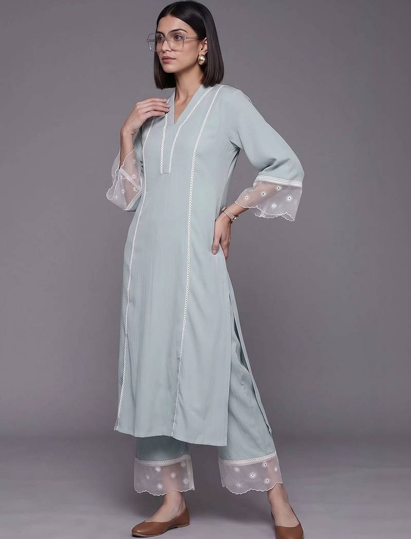 women regular silk crepe kurta with trousers