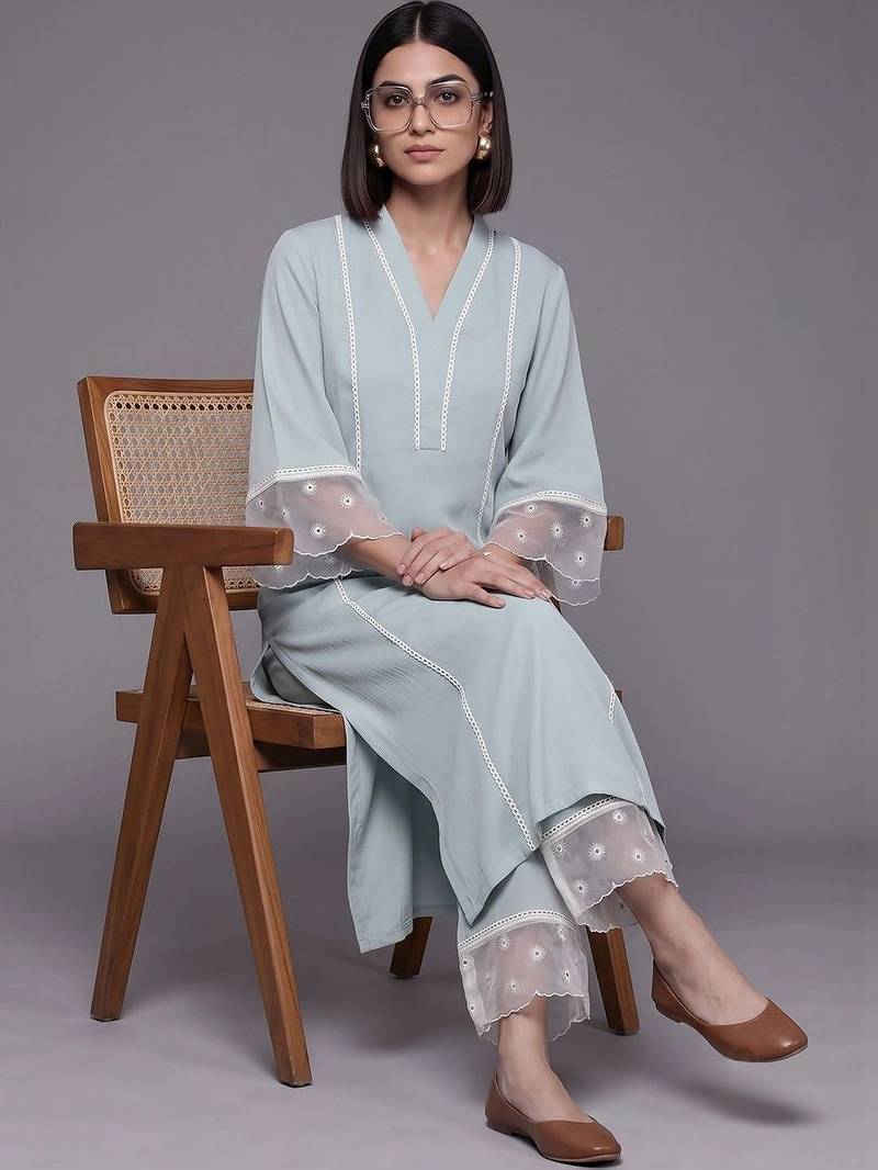 women regular silk crepe kurta with trousers