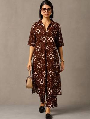 women ethnic motifs printed regular cotton kurta with trousers 1