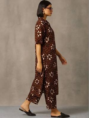 women ethnic motifs printed regular cotton kurta with trousers 2