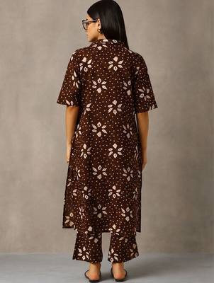 women ethnic motifs printed regular cotton kurta with trousers 3