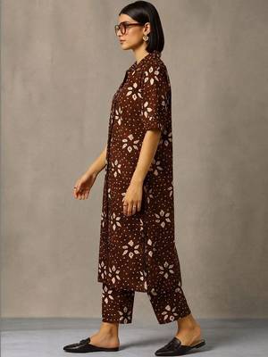 women ethnic motifs printed regular cotton kurta with trousers 6