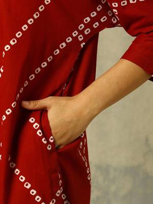 women printed regular cotton kurta with trousers 5