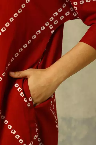 women printed regular cotton kurta with trousers
