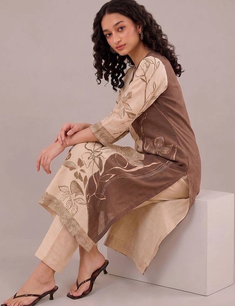 women floral printed regular kurta with trousers