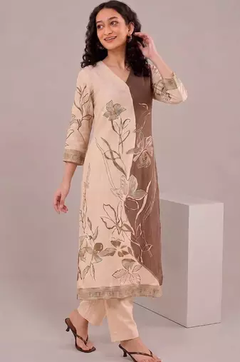 women floral printed regular kurta with trousers