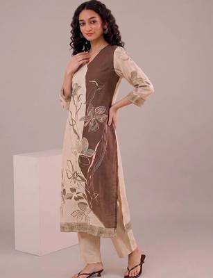 women floral printed regular kurta with trousers 6