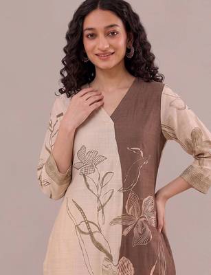 women floral printed regular kurta with trousers 7