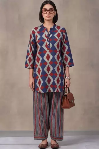 women printed regular cotton kurti with farshi salwar