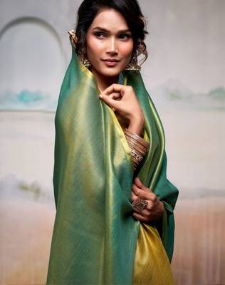 Green solid zari saree with blouse piece 4